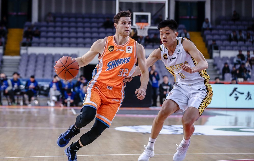 开云手机平台-关于阿斯顿维拉集结日复出首秀，志在CBA季后赛名次提升，质疑声仍在，临场指挥获称赞的信息-开云手机平台