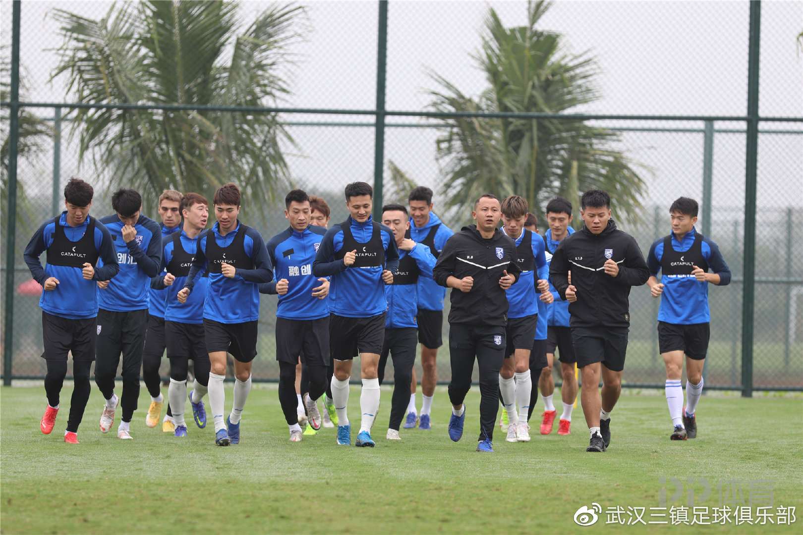 开云-赛前体能课后，武汉三镇远射贴柱备战意甲，气氛紧张，心理建设被强调-开云