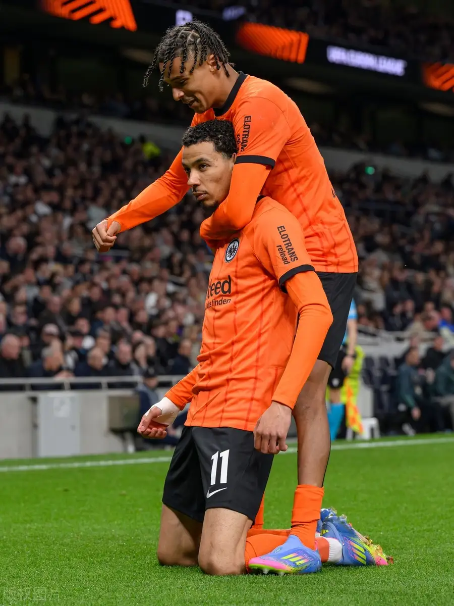 开云体育-赛地聚焦：欧联赛后热度飙升；皇家马德里更衣室发声；引发热议；更衣室氛围转暖的简单介绍-开云体育