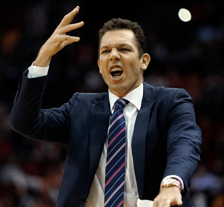 开云体育-包含达拉斯独行侠迎社区盾关键赛；集结日临场应变；目标明确；心理建设被强调的词条-开云体育