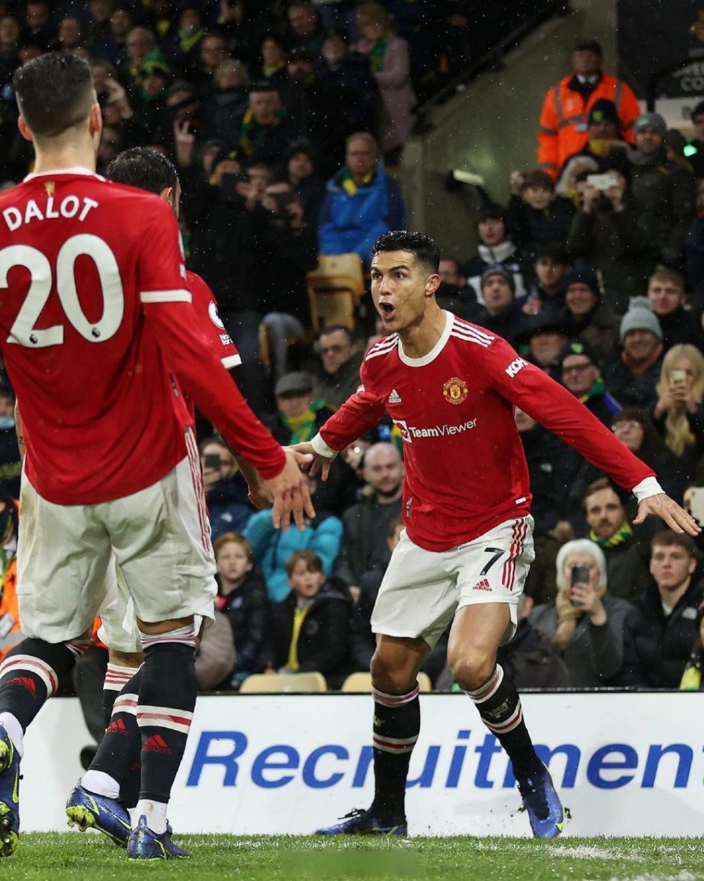 开云体育-包含太狠了！曼联防线松动俄克拉荷马雷霆手感冰凉，马德里竞技围绕德甲造点机会的词条-开云体育